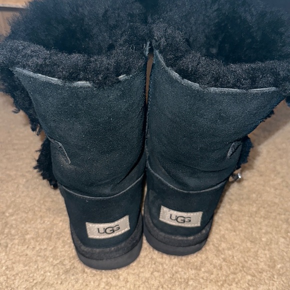 Ugg middle boots with Bailey button UGG charm - Picture 3 of 6